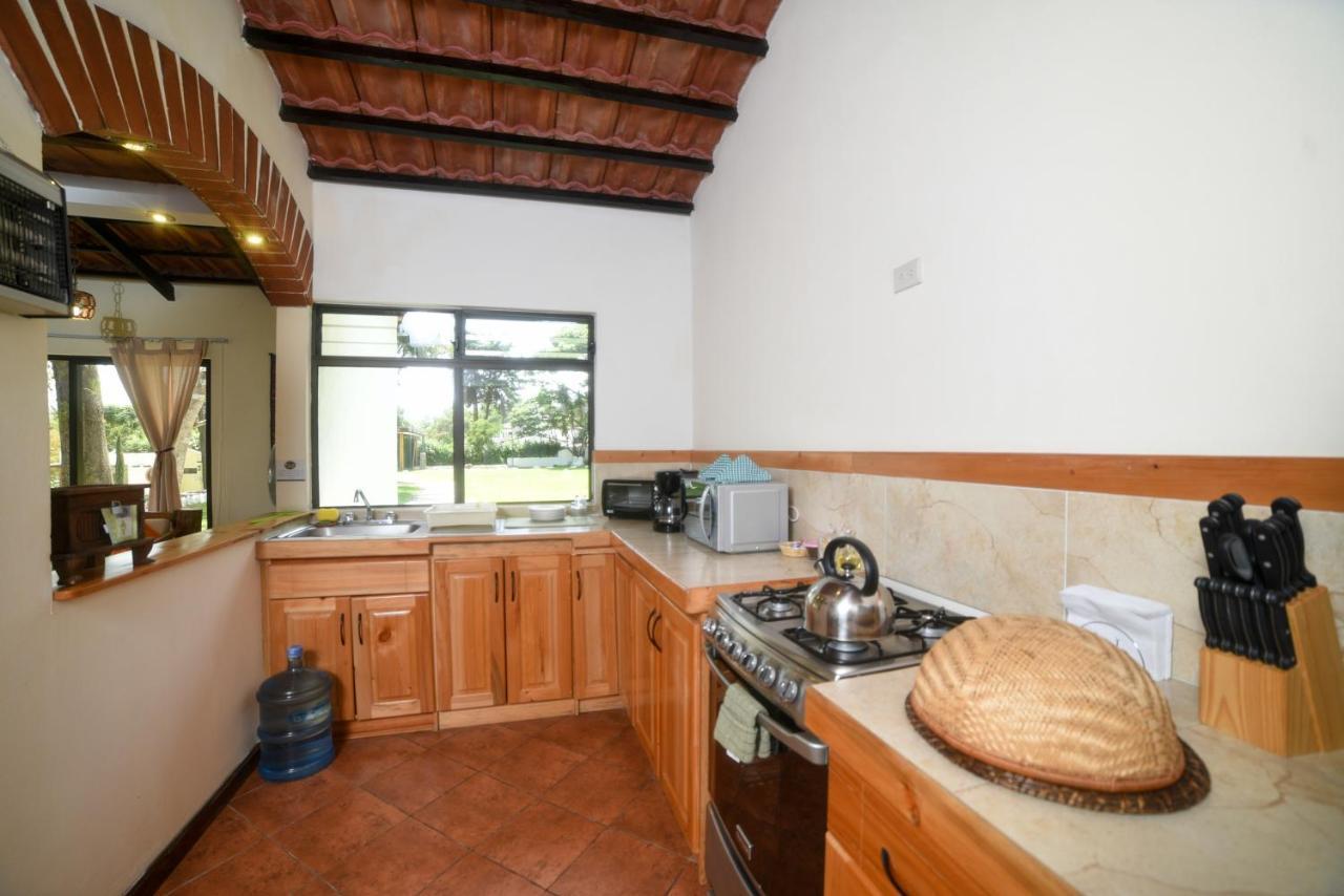 Villas Jucanya Super Higienizadas Panajachel Exterior photo